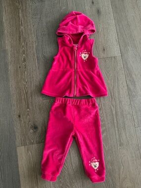 Baby girls GUESS Velour two piece matching set. Size:12 Months. Gently Used.
